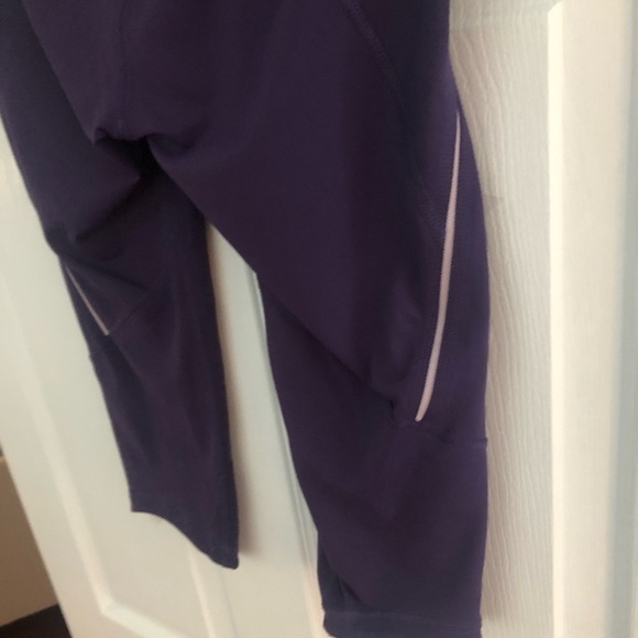 Lululemon Athletics Size 6 Running Crops purple with reflective strips - Picture 10 of 16